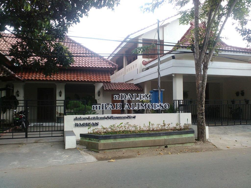 Reddoorz @ Letjend S. Parman Pacitan Hotel Exterior photo