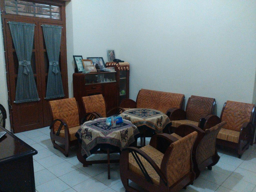 Reddoorz @ Letjend S. Parman Pacitan Hotel Exterior photo