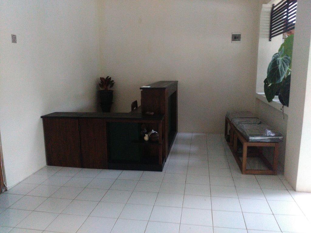 Reddoorz @ Letjend S. Parman Pacitan Hotel Exterior photo