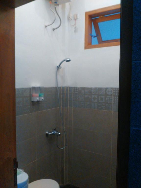 Reddoorz @ Letjend S. Parman Pacitan Hotel Exterior photo