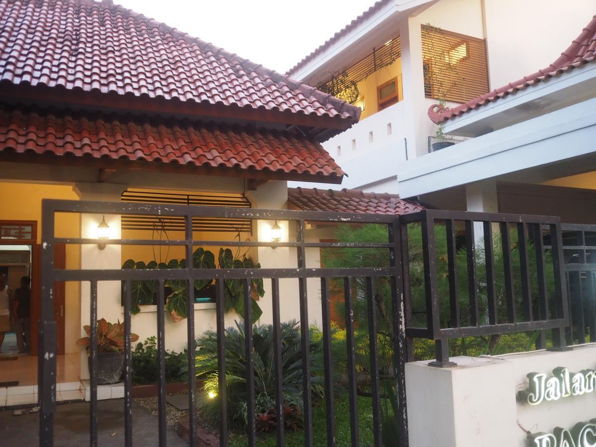 Reddoorz @ Letjend S. Parman Pacitan Hotel Exterior photo
