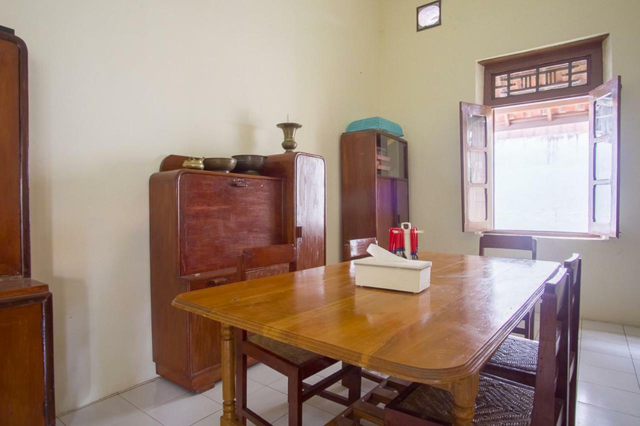 Reddoorz @ Letjend S. Parman Pacitan Hotel Exterior photo