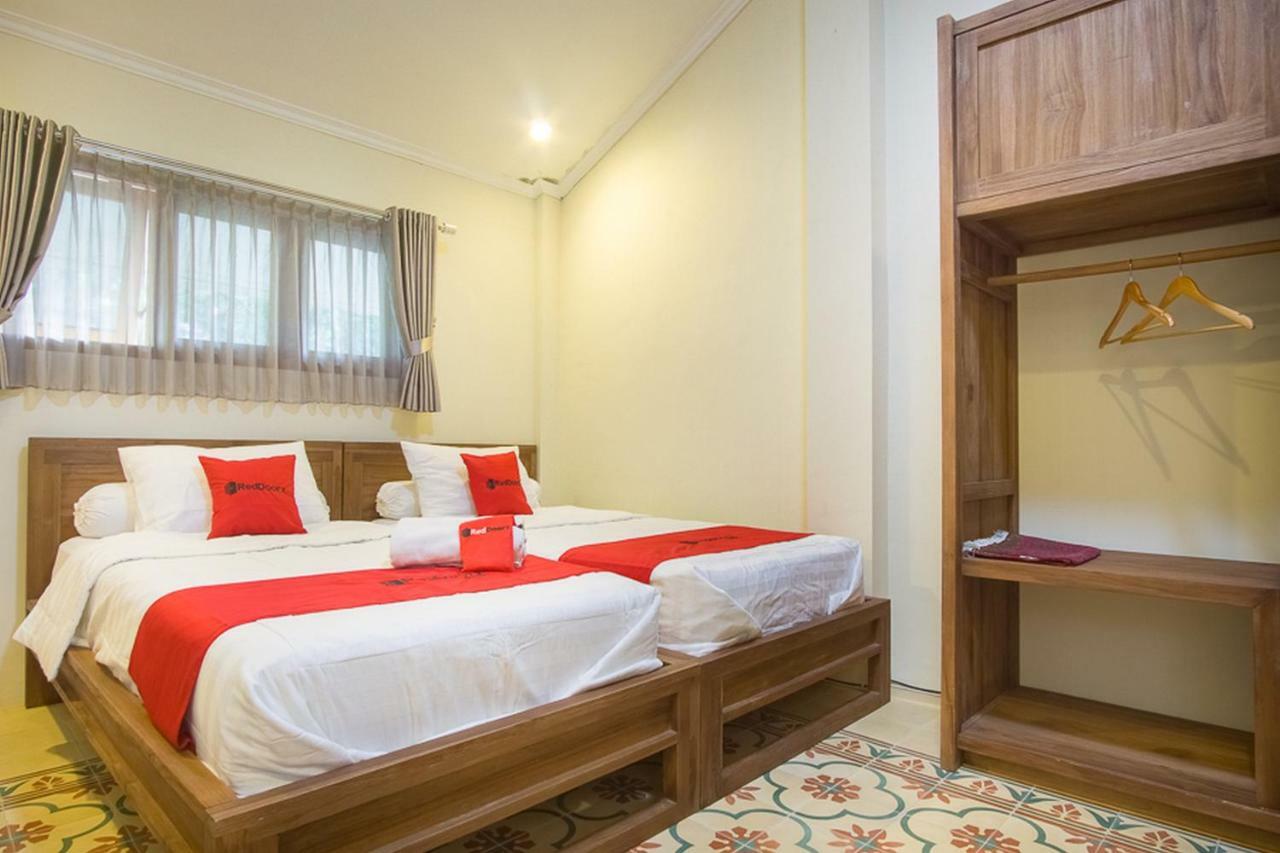 Reddoorz @ Letjend S. Parman Pacitan Hotel Exterior photo