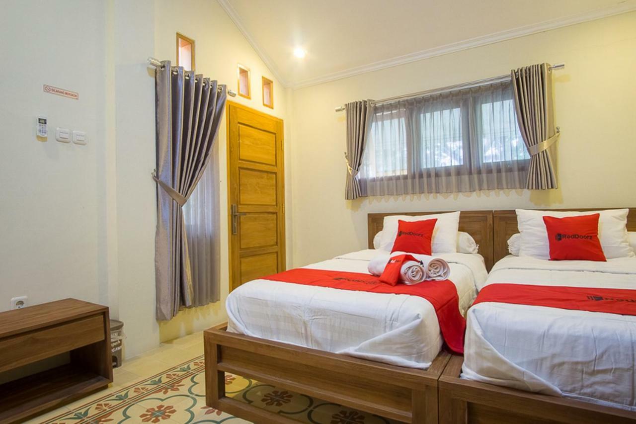 Reddoorz @ Letjend S. Parman Pacitan Hotel Exterior photo